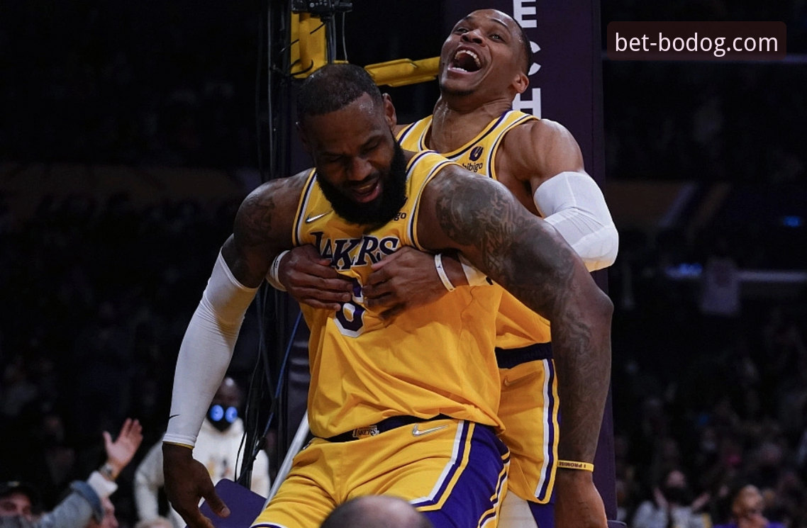 博狗网官方平台哪个好 从湖人步行者对攻战,看博狗网官方平台赛事数据呈现的实用技巧